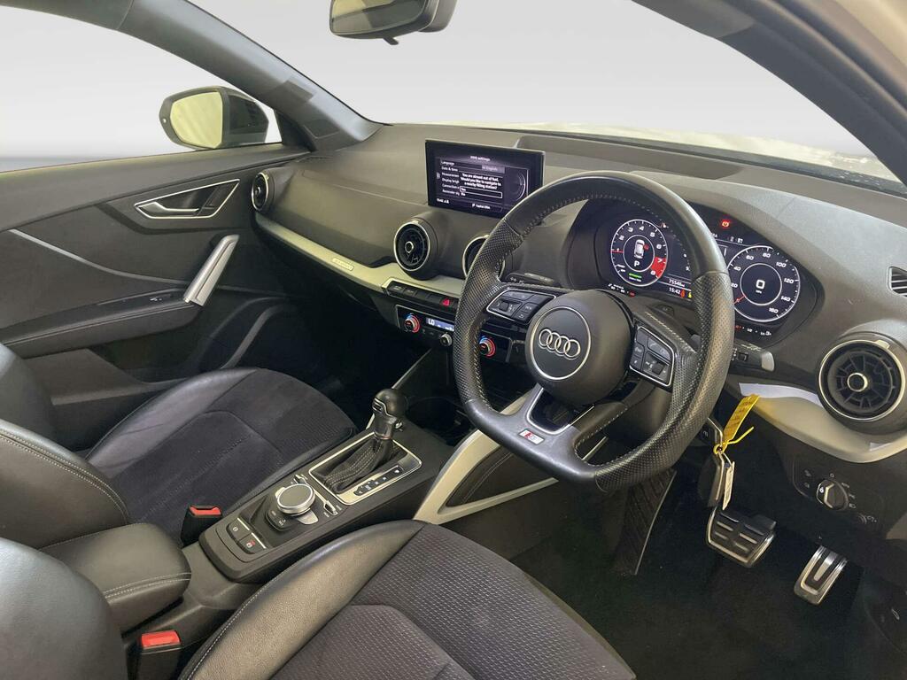 Audi SQ2 2L Null Grey #14