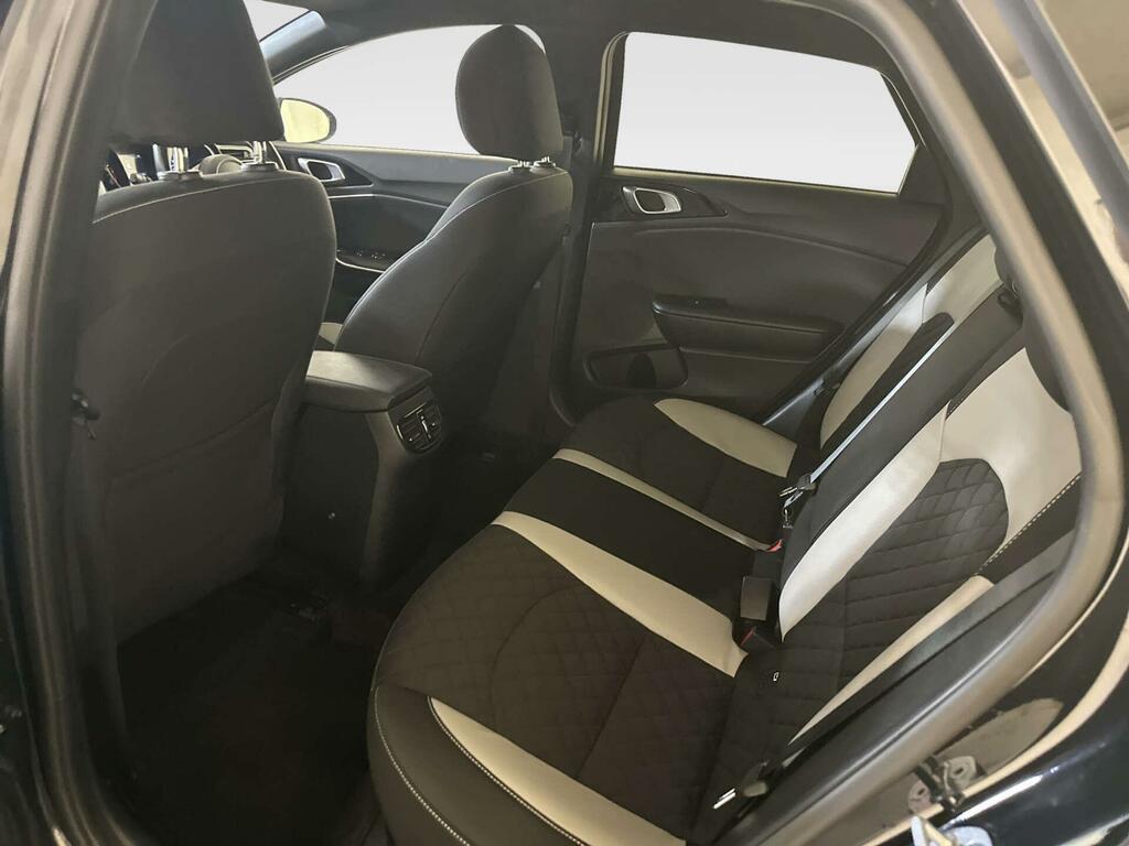 Kia Proceed Gt-line S White #11