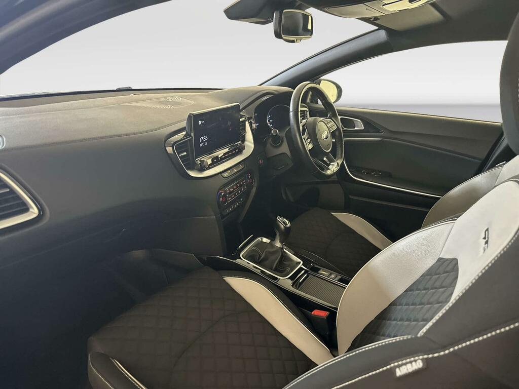 Kia Proceed Gt-line S White #10