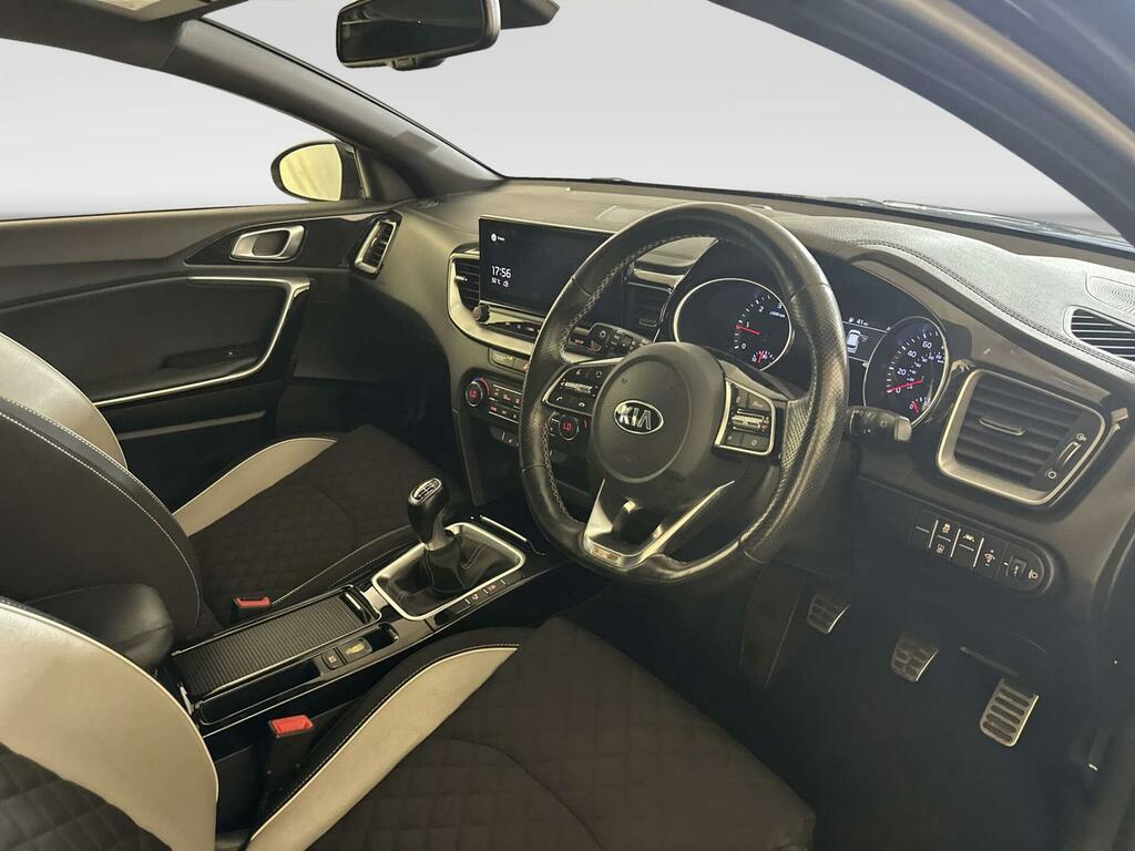 Kia Proceed Gt-line S White #13