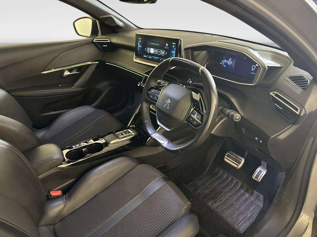 Peugeot e-208 Allure Premium Red #15