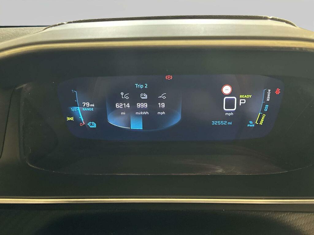 Peugeot e-208 Allure Premium Red #17