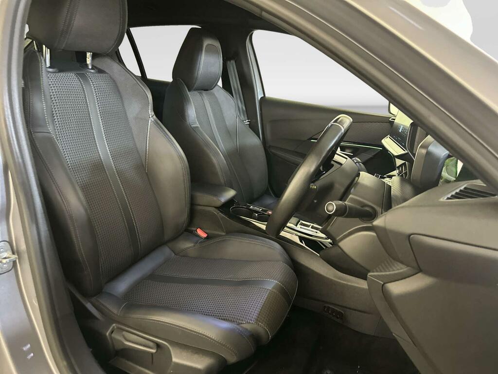 Peugeot e-208 Allure Premium Red #11