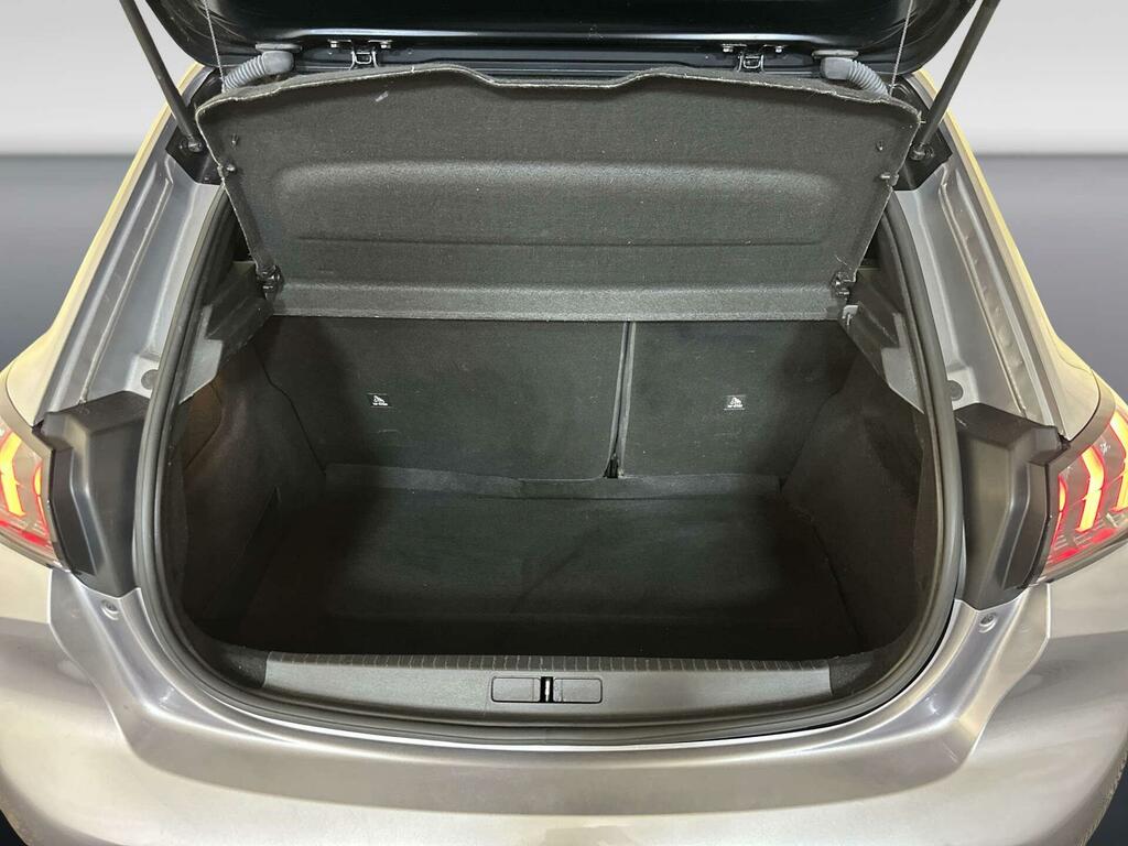 Peugeot e-208 Allure Premium Red #13