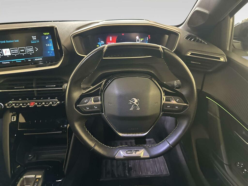 Peugeot e-208 Allure Premium Red #14