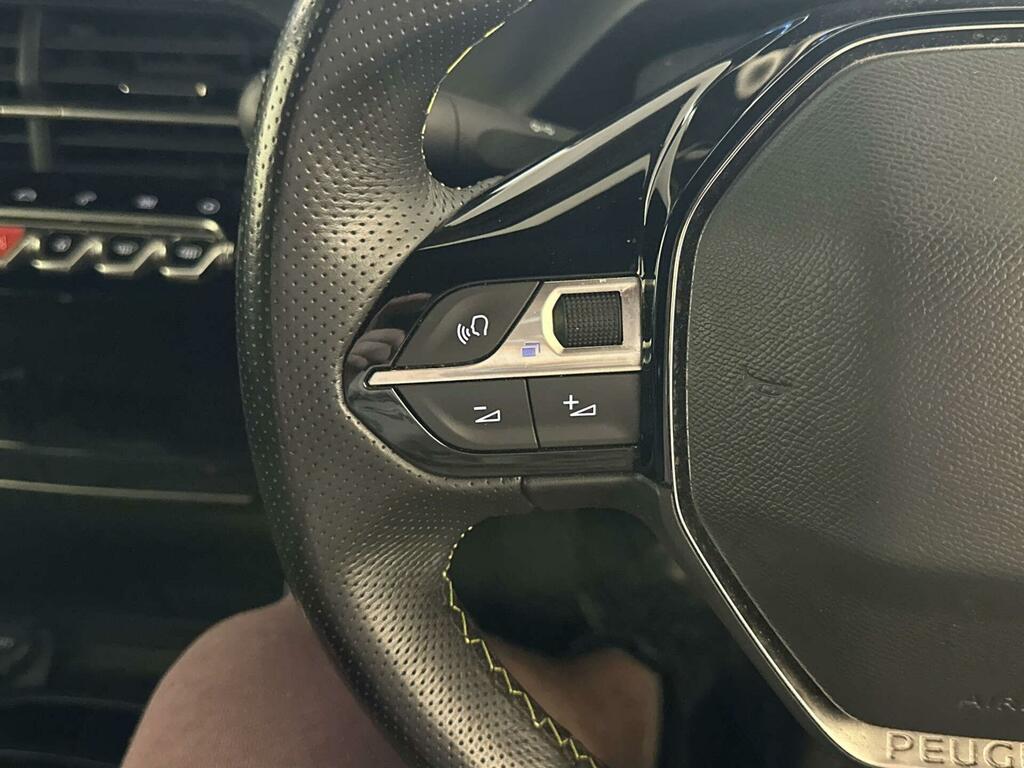 Peugeot e-208 Allure Premium Red #16