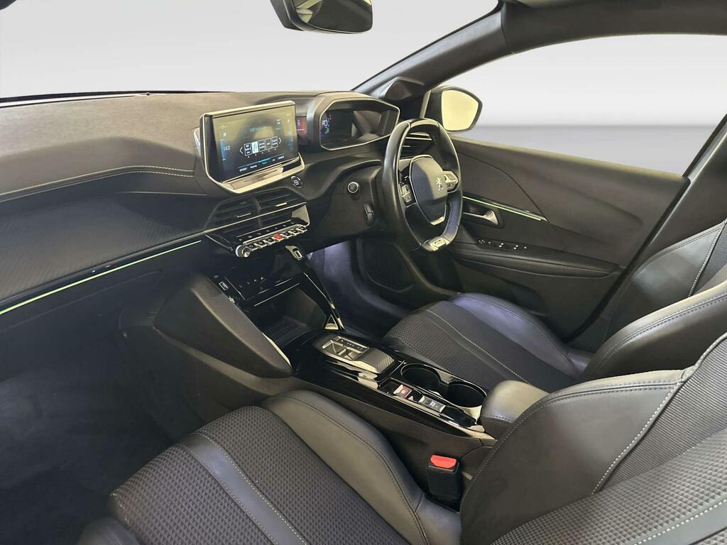 Peugeot e-208 Allure Premium Red #10