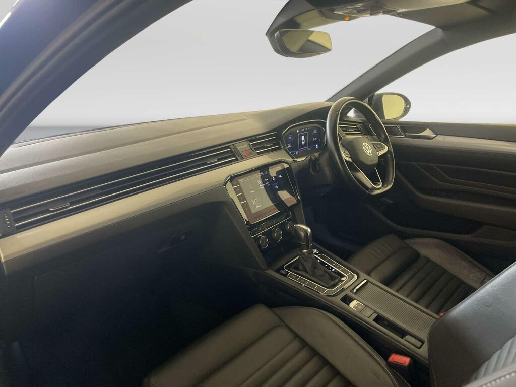 Volkswagen Passat Gte Advance Black #10