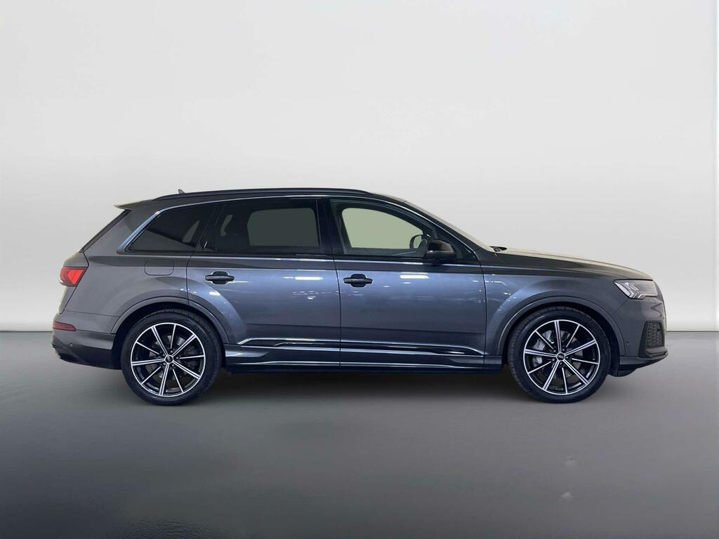 Audi Q7  Black #9