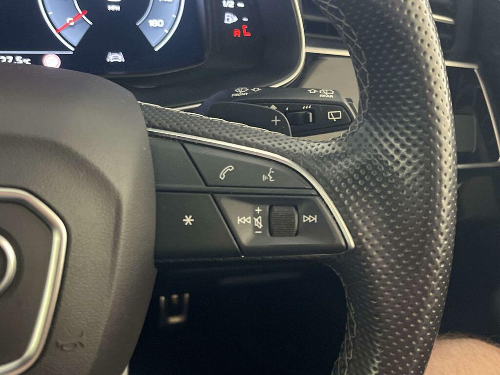 Audi Q7  Black #18