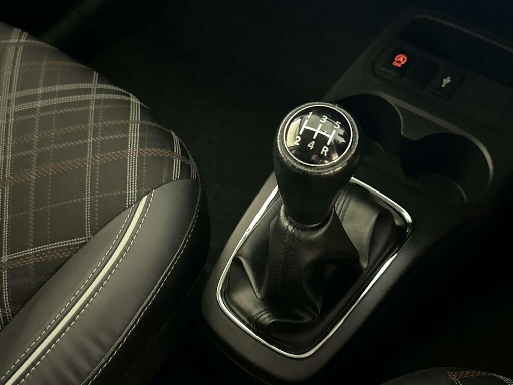 Mitsubishi Mirage Design White #22