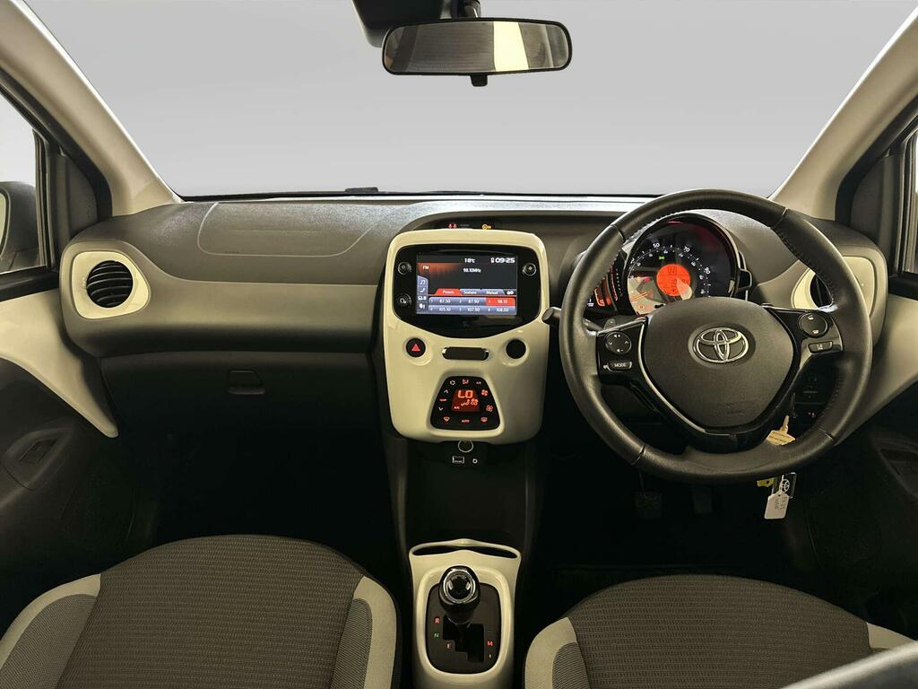 Toyota Aygo 1.0 Vvt-i X-trend Hatchback X-shift Eur White #2