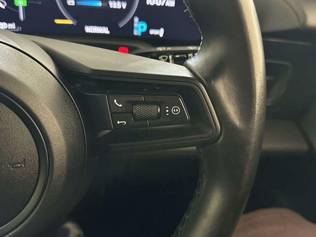 Porsche Taycan Base Automatic White #17