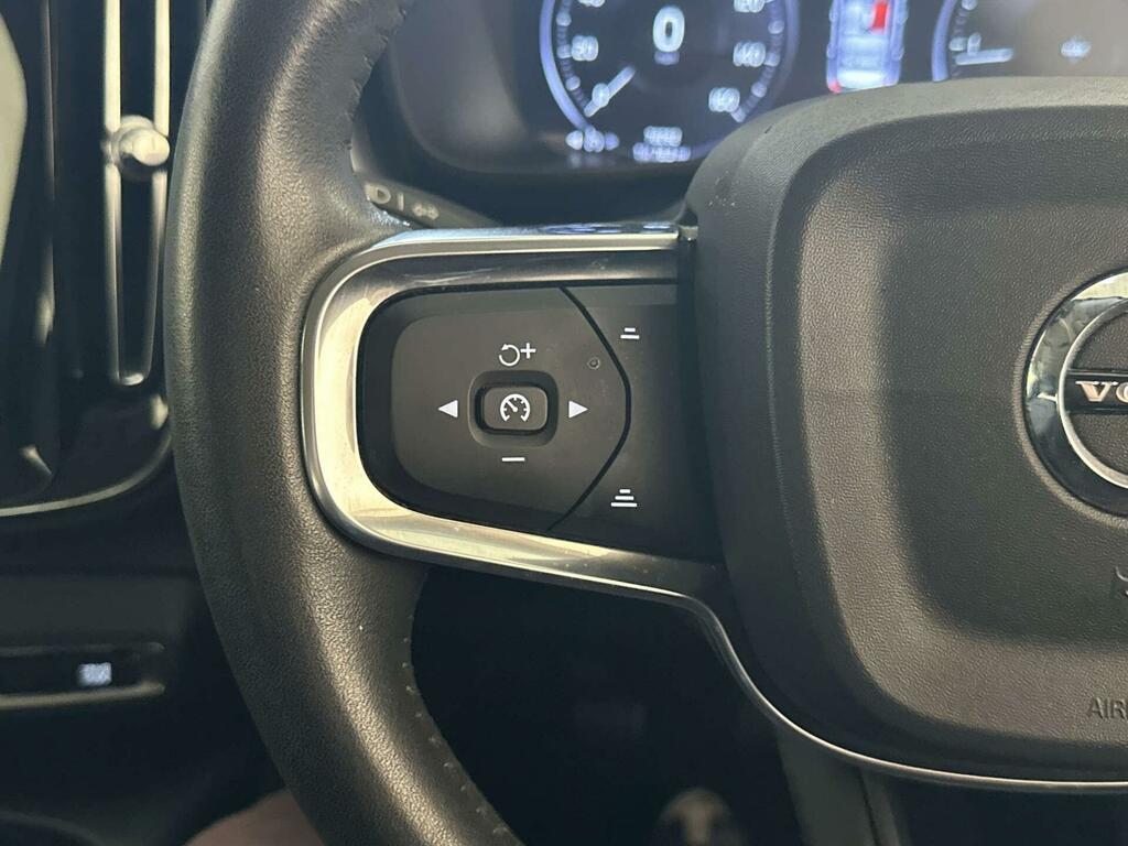 Volvo XC40 Suv Black #16