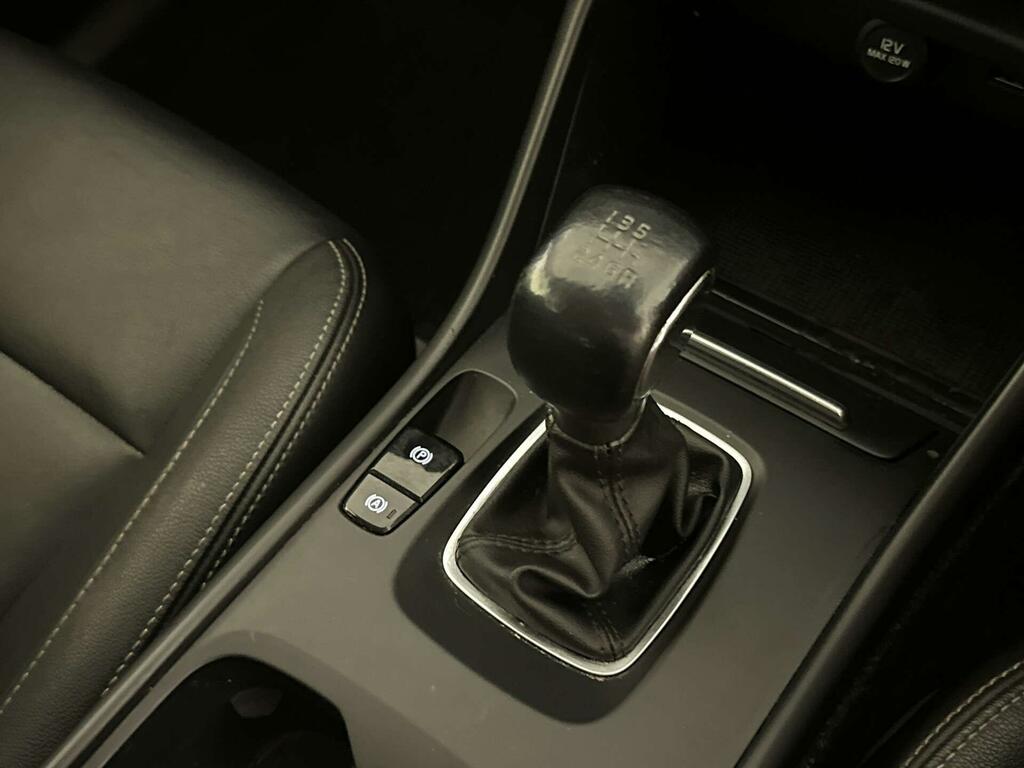 Volvo XC40 Suv Black #24