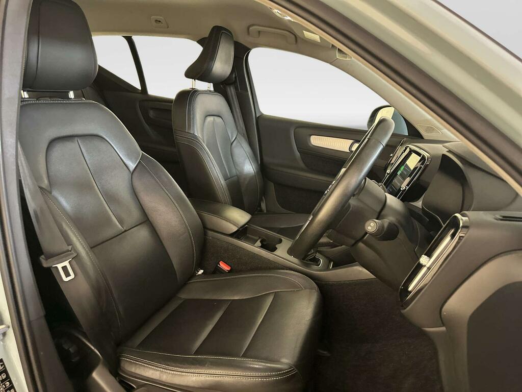Volvo XC40 Suv Black #11