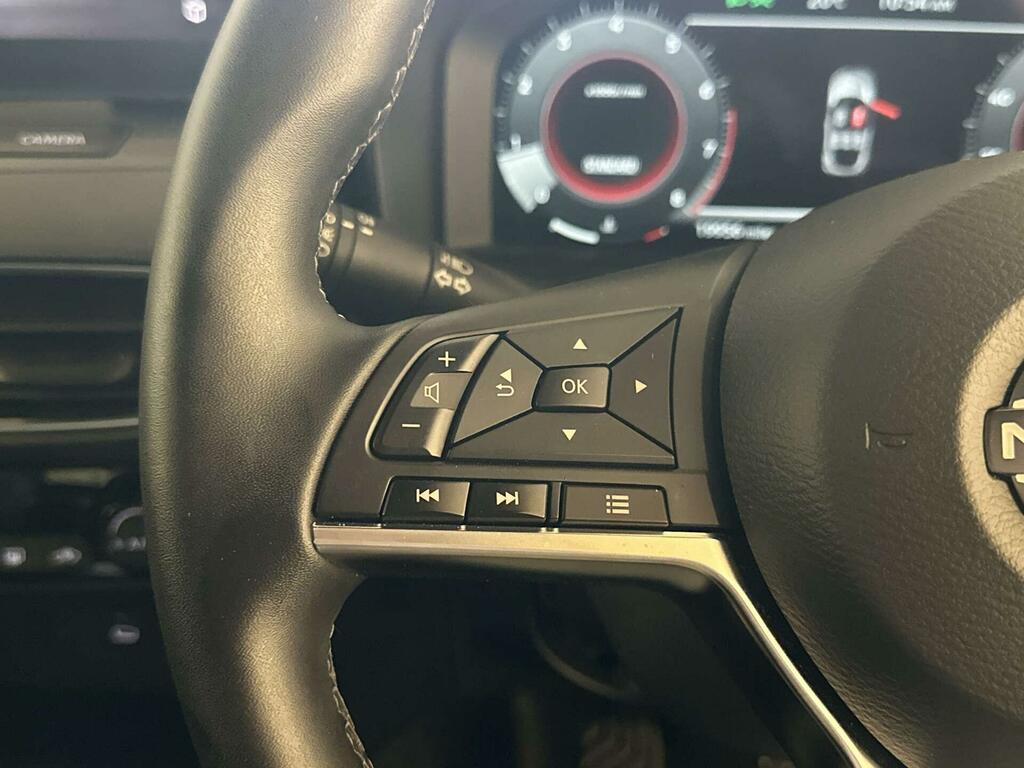 Nissan Juke Hatchback Black #16