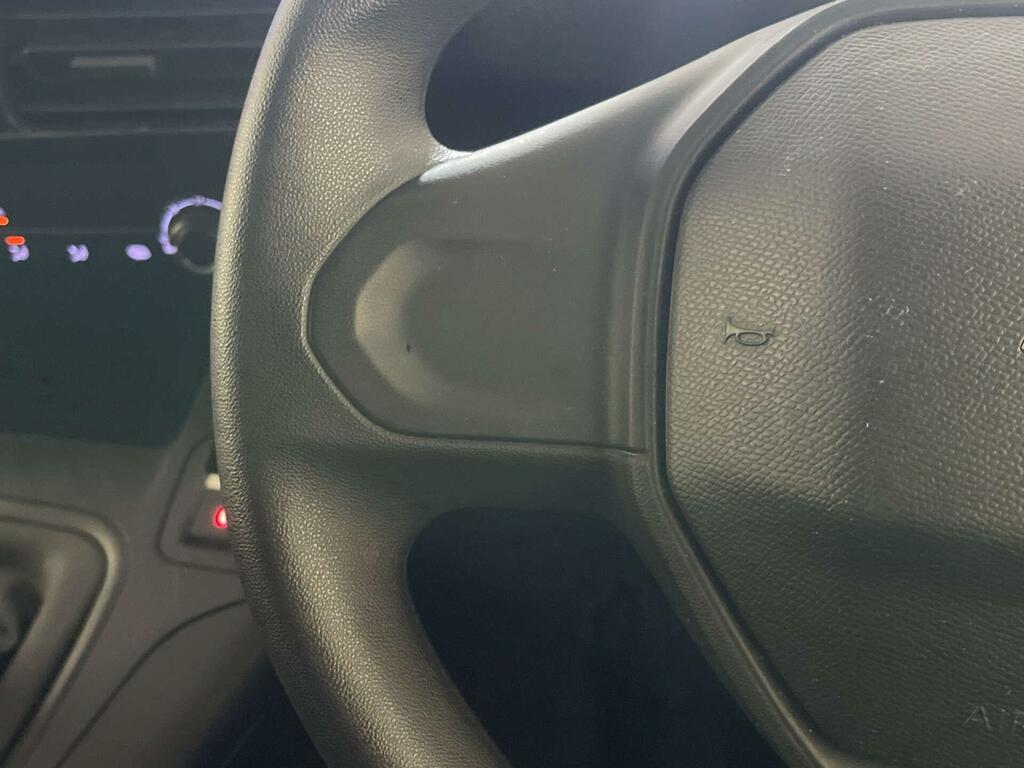 Peugeot Partner Mpv White #15