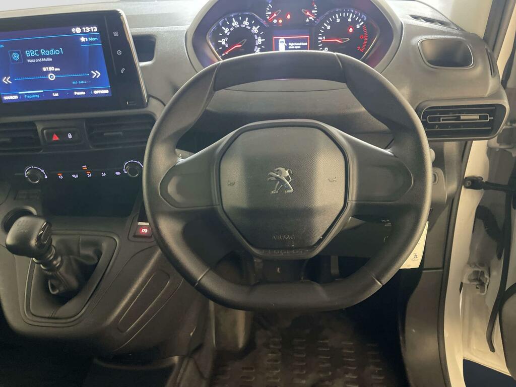 Peugeot Partner Mpv White #14