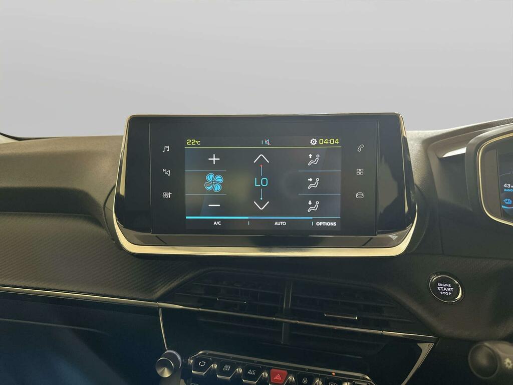 Peugeot e-2008 Allure Premium Black #21