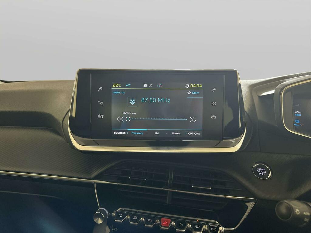 Peugeot e-2008 Allure Premium Black #20