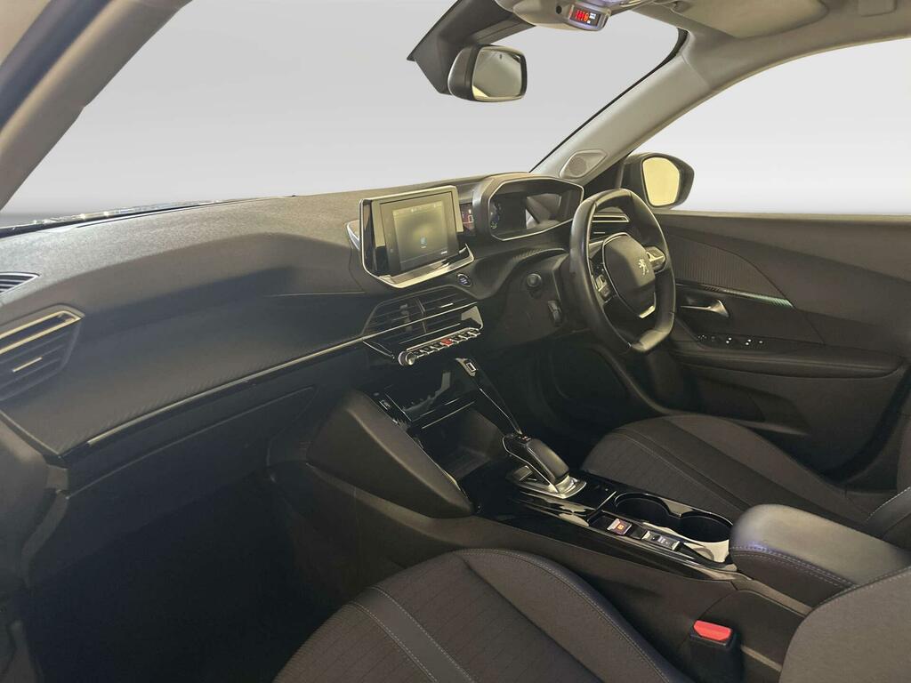 Peugeot e-2008 Allure Premium Black #10