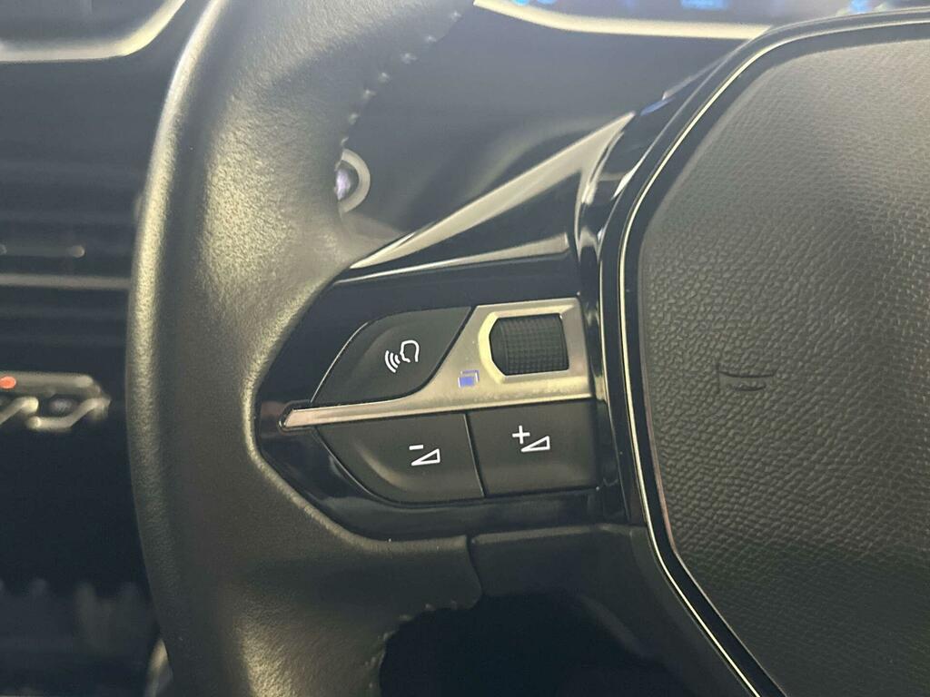 Peugeot e-2008 Allure Premium Black #15