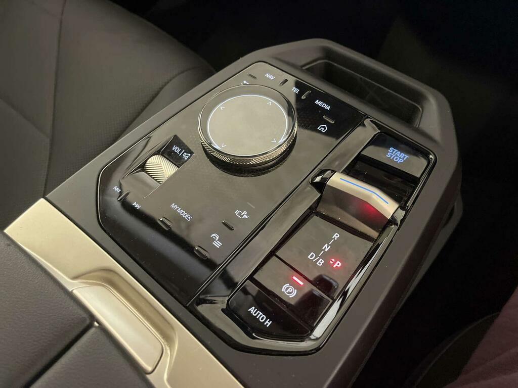 BMW iX 50 111.5Kwh M Black #21