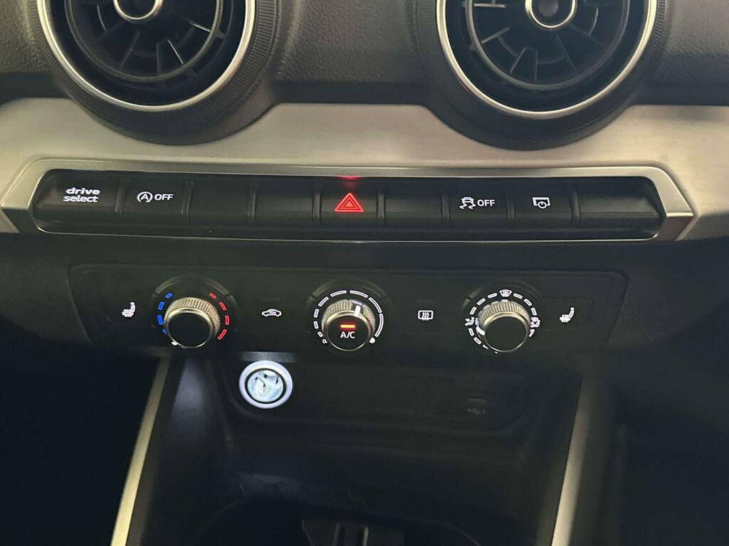 Audi Q2 30 Tfsi Sport Black #21