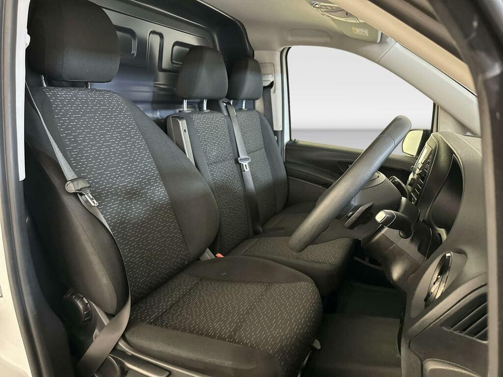 Mercedes-Benz eVito Evito 66 Premium Silver #11