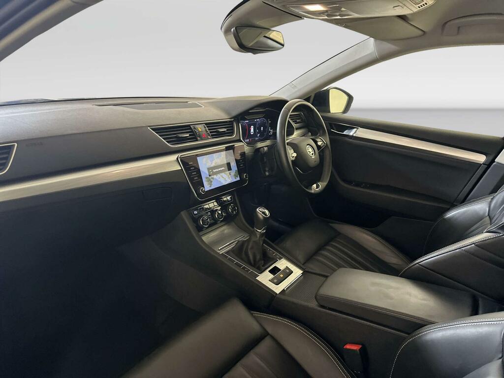 Skoda Superb 2.0 Tdi Cr Se Technology Dsg White #10