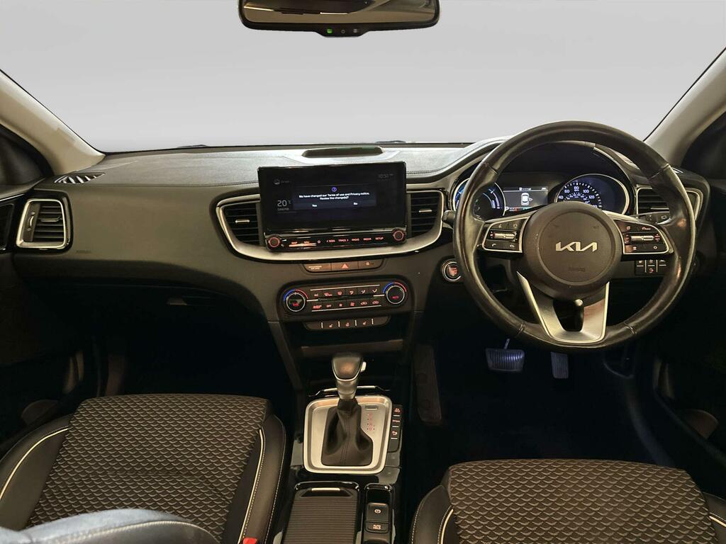 Kia Xceed 1.6 Gdi 8.9Kwh 3 Suv Plug-in Hybrid Dct Silver #2