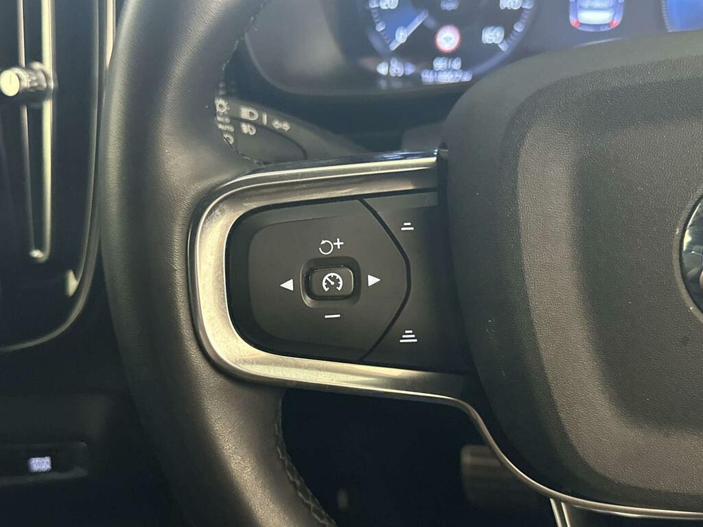 Volvo XC40 Inscription Pro Black #16