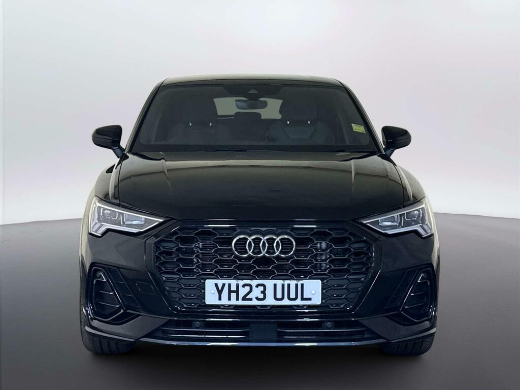 Audi Q3 1.5 Tfsi Cod 35 Black Edition Sportback Black #3