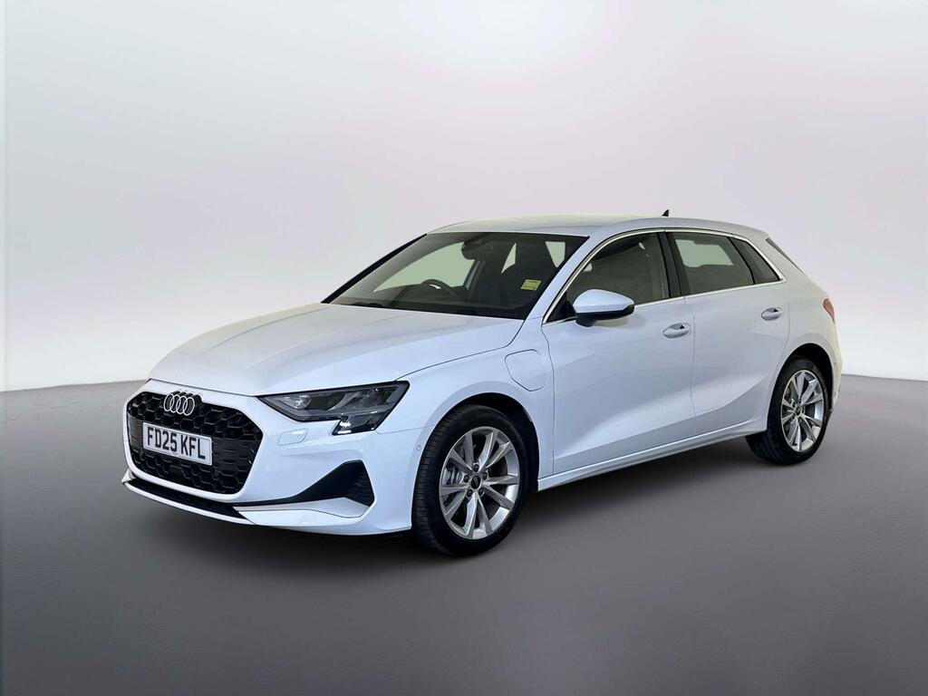 Audi A3 1.5 Tfsie 40 Sport Sportback Plug-in Hy White #4
