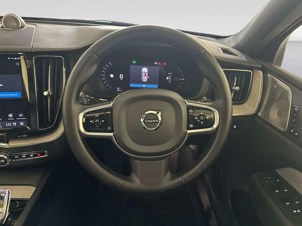 Volvo XC60 Momentum Blue #15