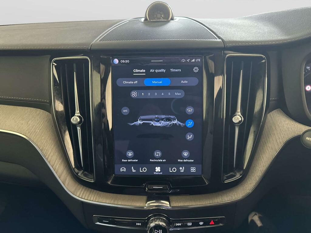 Volvo XC60 Momentum Blue #20
