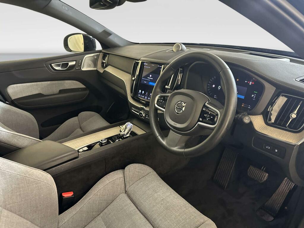 Volvo XC60 Momentum Blue #14