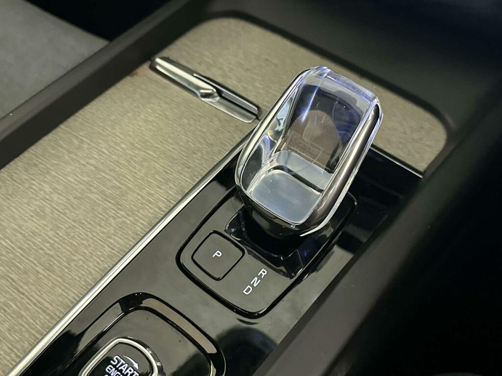 Volvo XC60 Momentum Blue #24