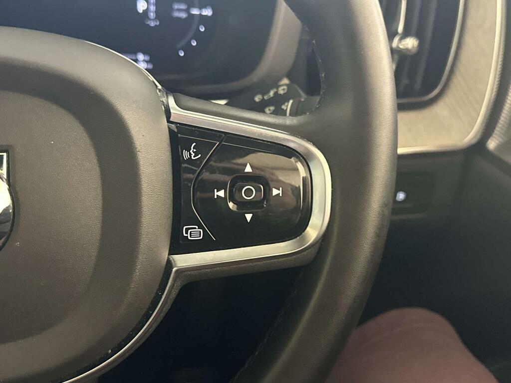 Volvo XC60 Momentum Blue #18