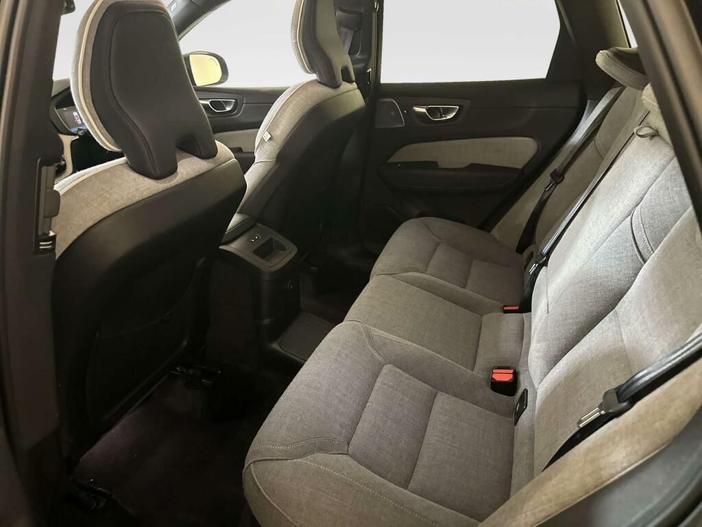 Volvo XC60 Momentum Blue #11