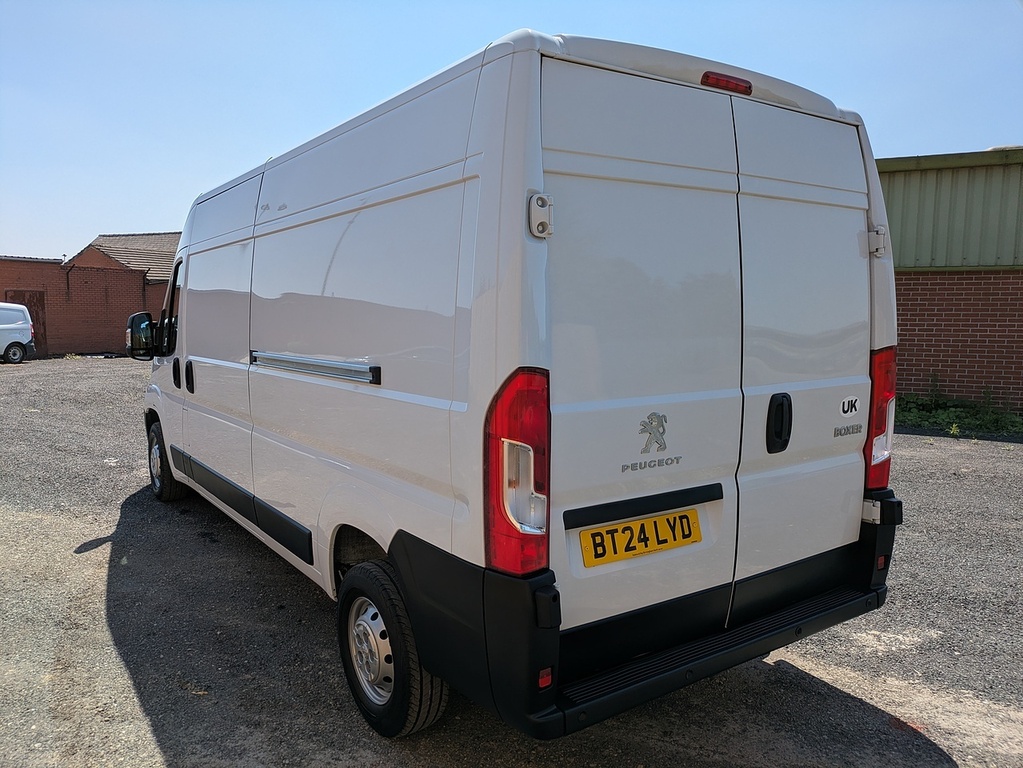 Peugeot Boxer Bluehdi 335 Professional Premium White #5