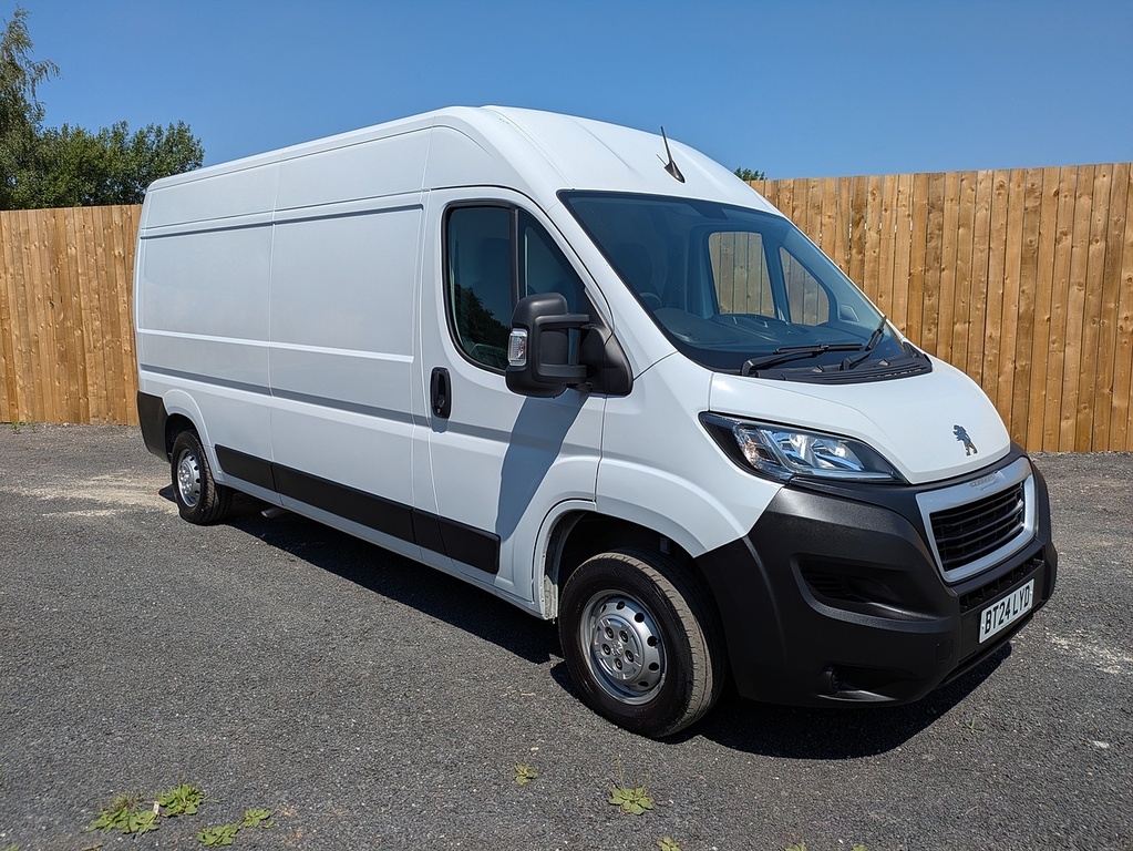 Peugeot Boxer Bluehdi 335 Professional Premium White