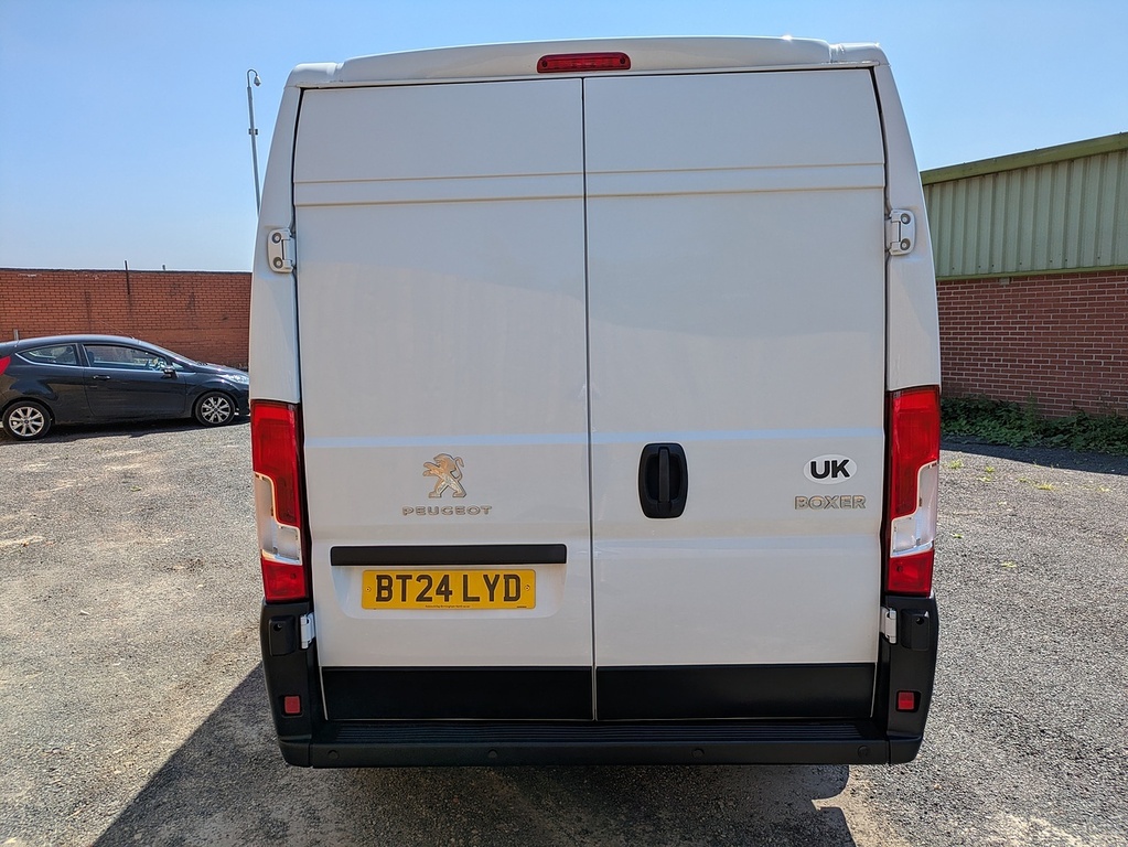 Peugeot Boxer Bluehdi 335 Professional Premium White #6