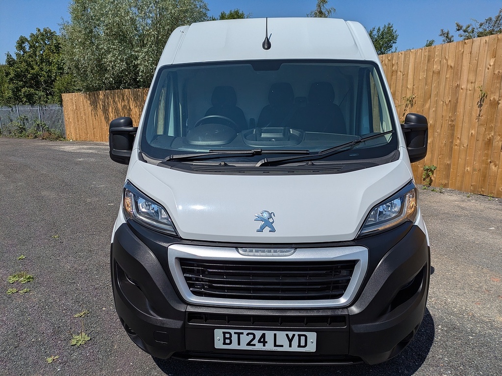 Peugeot Boxer Bluehdi 335 Professional Premium White #2