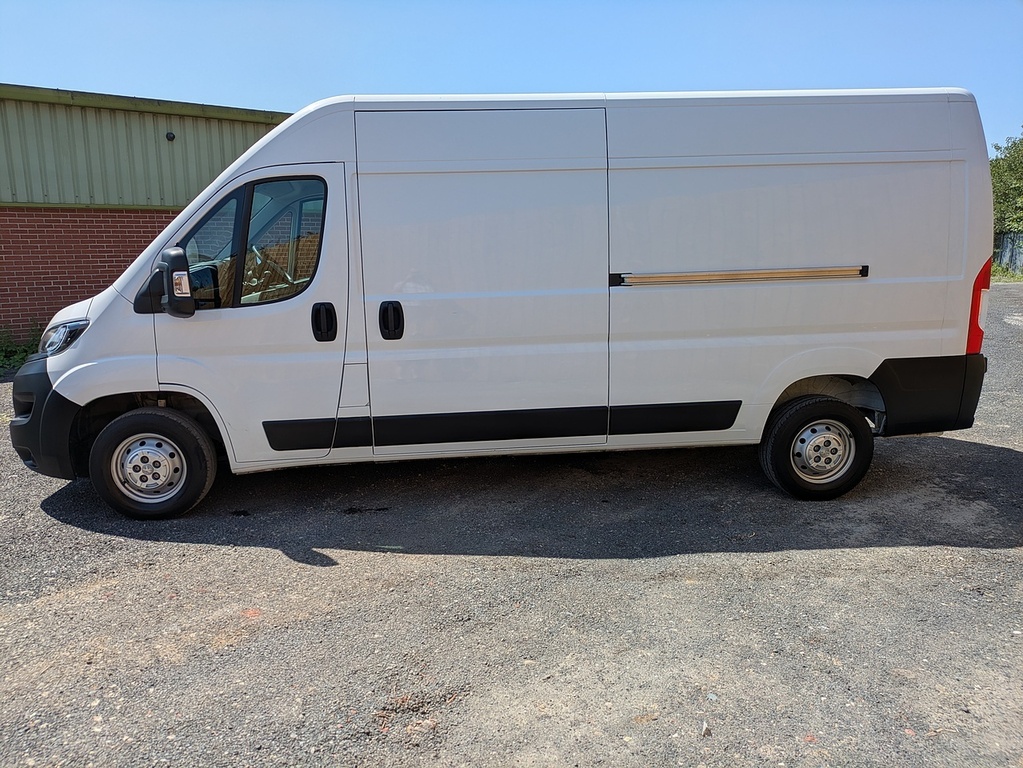 Peugeot Boxer Bluehdi 335 Professional Premium White #4