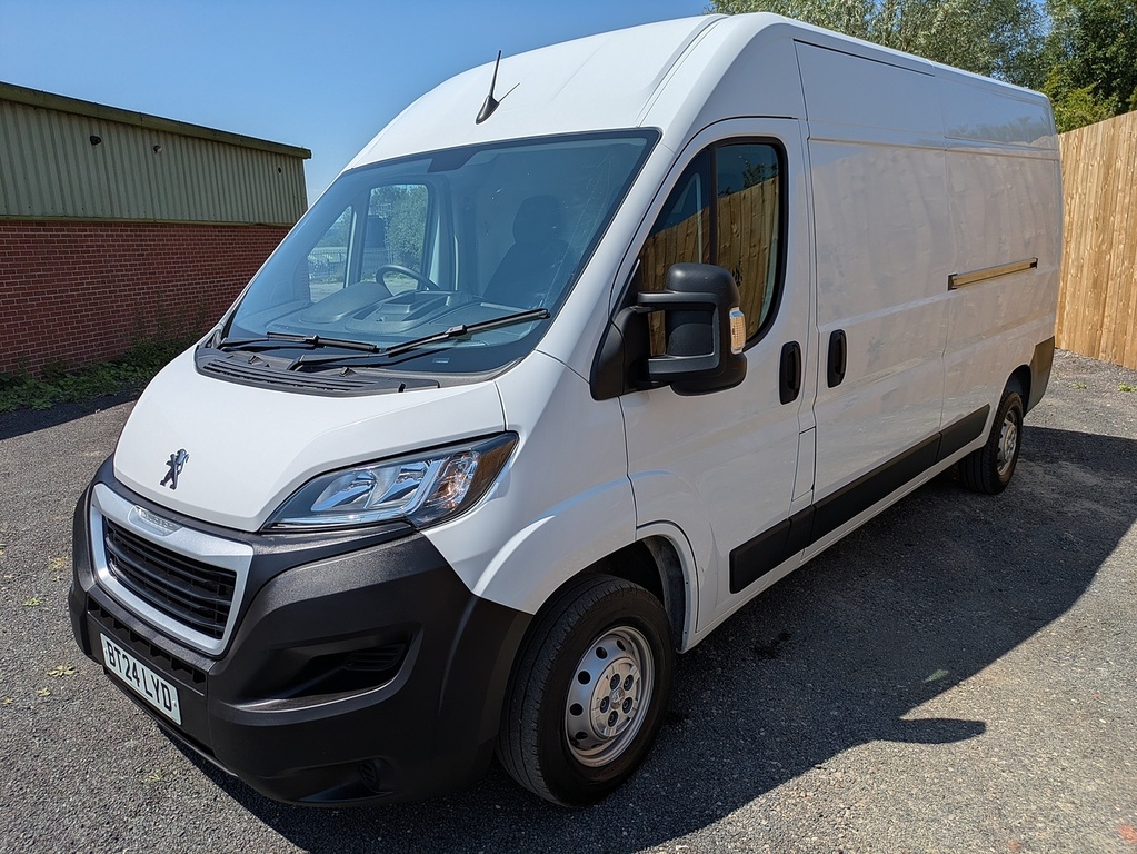Peugeot Boxer Bluehdi 335 Professional Premium White #3