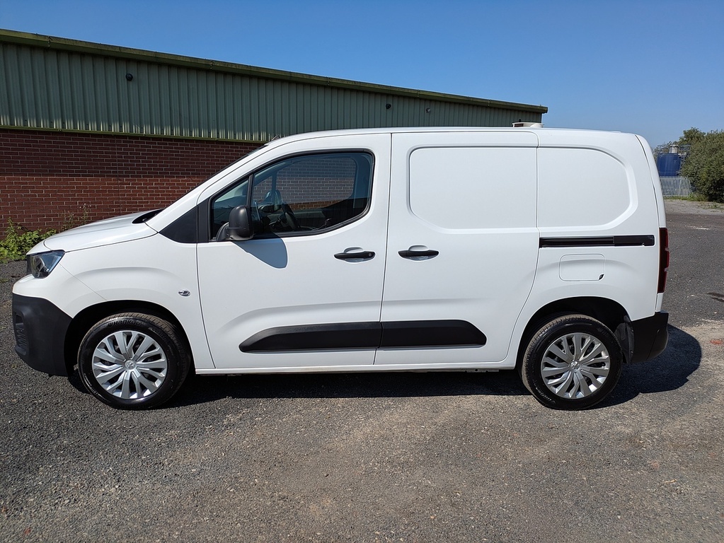 Peugeot Partner Bluehdi 1000 Professional Premium White #4