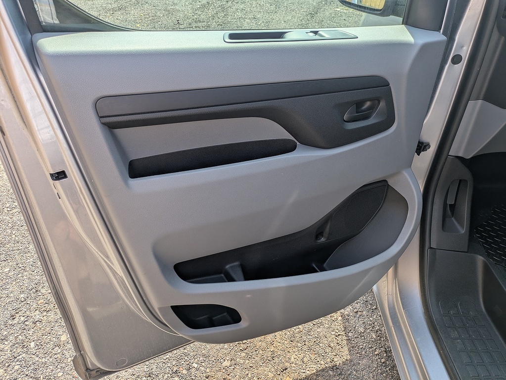 Vauxhall Vivaro Mpv White #15