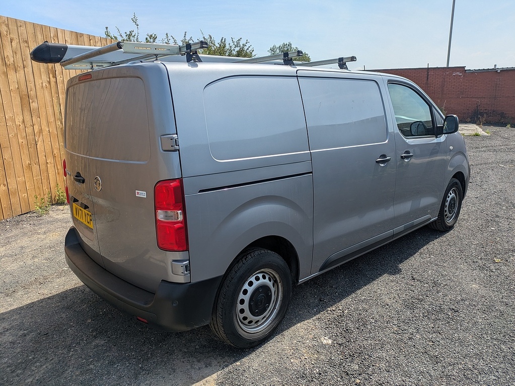 Vauxhall Vivaro Mpv White #7